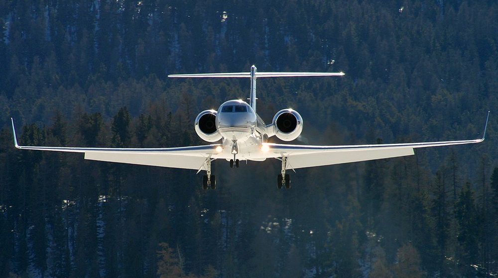 Business jet on approach