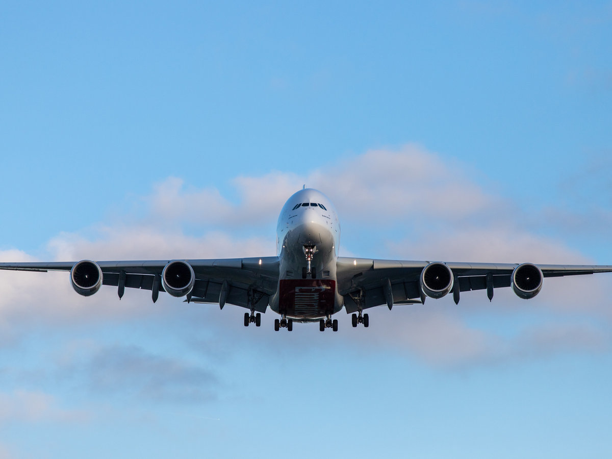 Commercial airliner